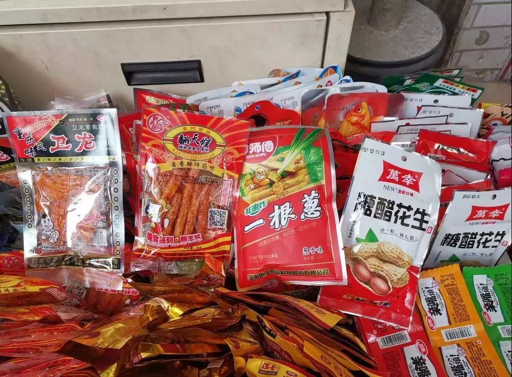 石岐區(qū)突擊檢查學(xué)校周邊小賣部 經(jīng)營亂象曝光，建材隱患引關(guān)注